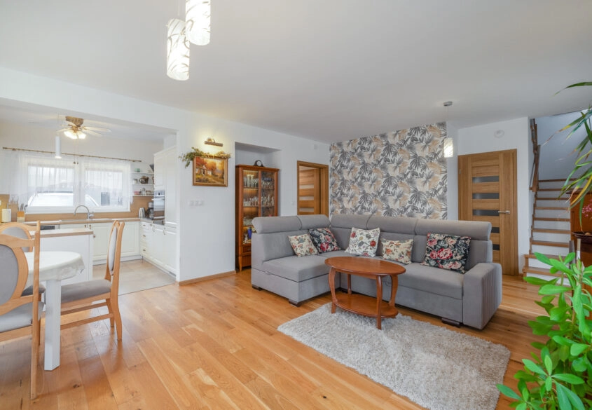 Dom w Żukczynie-spokojna okolica, blisko miasta