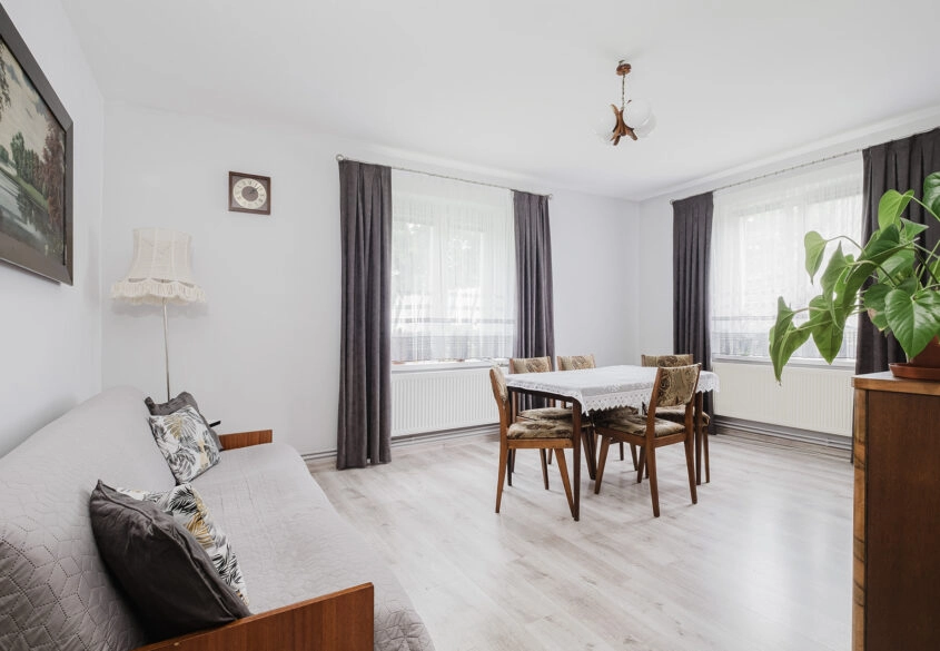 Dom do zamieszkania lub pod usługi