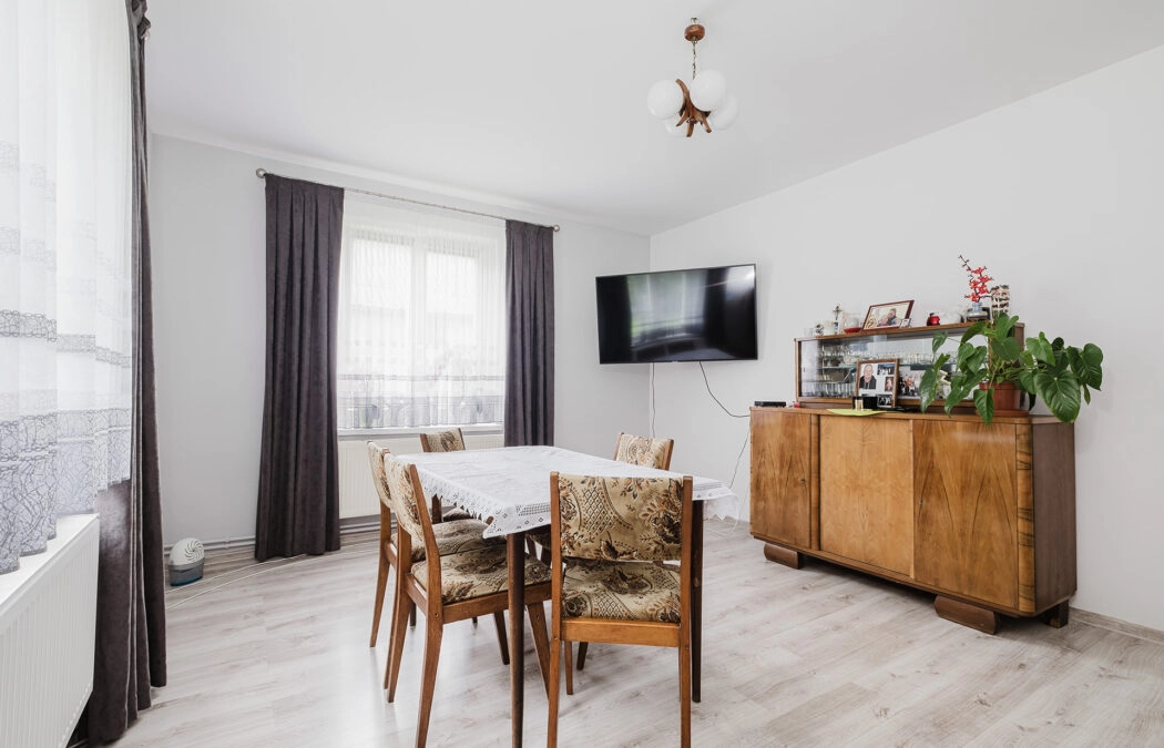 Dom do zamieszkania lub pod usługi