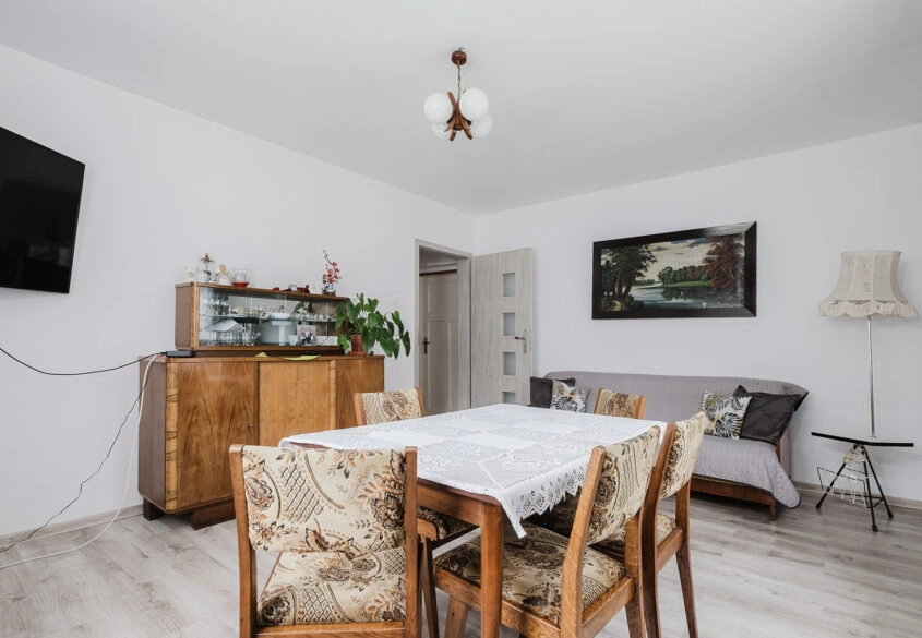 Dom do zamieszkania lub pod usługi