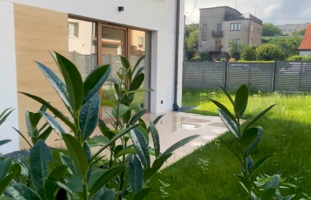 Dom 5 pokojowy z ogródkiem i garażem