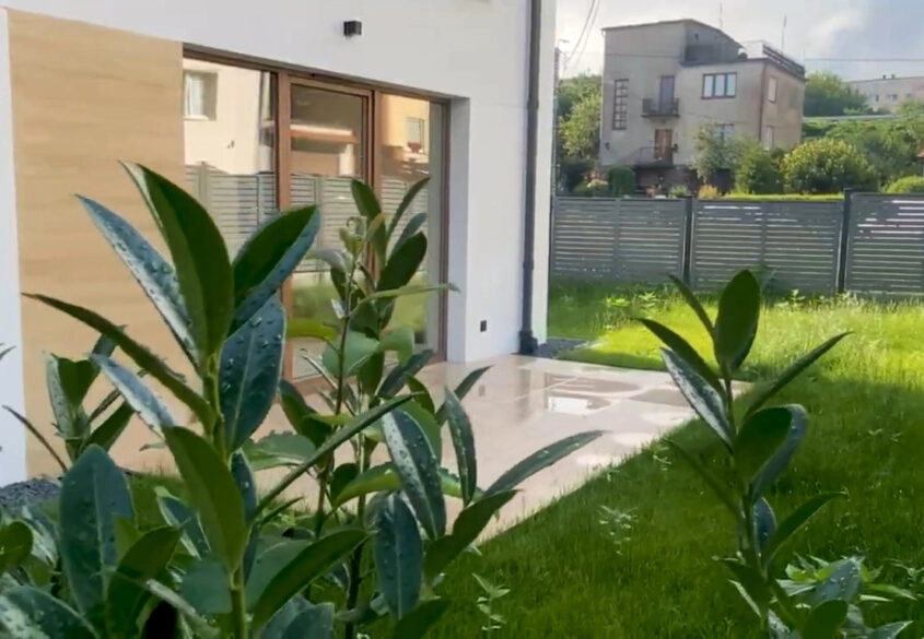 Dom 5 pokojowy z ogródkiem i garażem