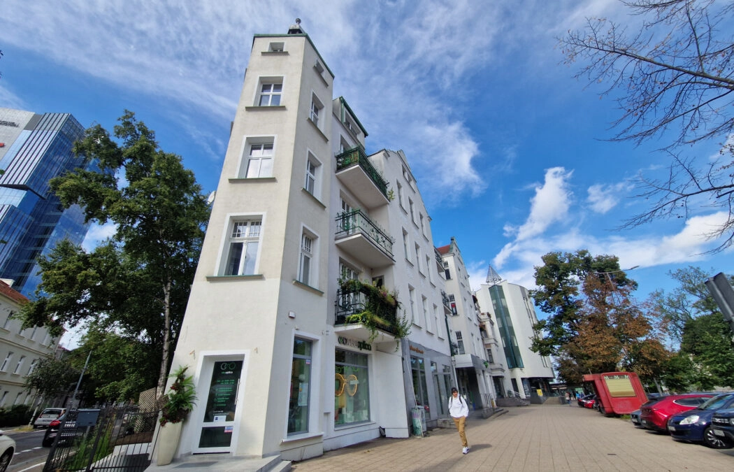 Dmowskiego- parter/witryna/2 min pieszo do SKM