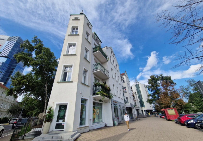 Dmowskiego- parter/witryna/2 min pieszo do SKM