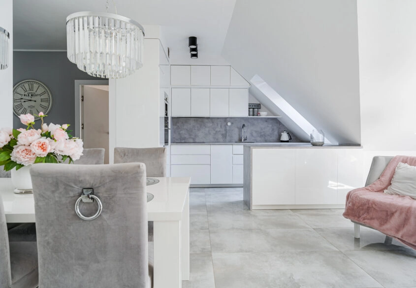 Gotowe do prowadzenia piękne 4-pokojowe mieszkanie