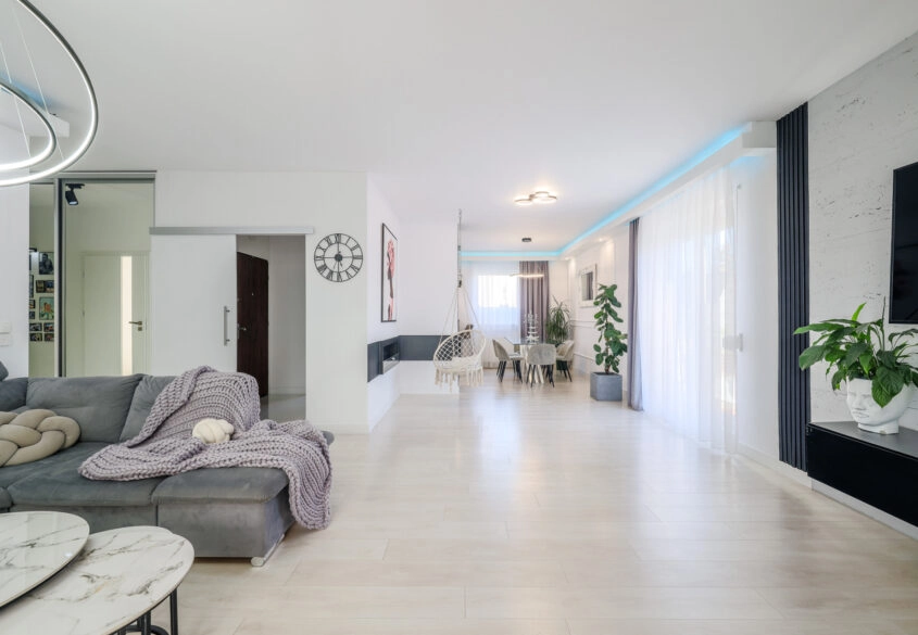 Komfort apartamentu, przestrzeń domu – duży ogród