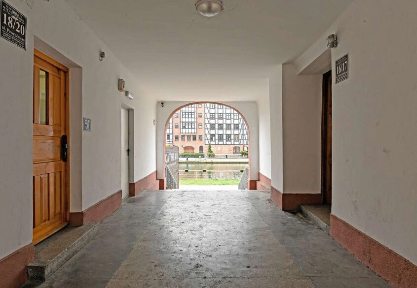 Powroźnicza! Tuż nad Motławą! Wysokie sufity!