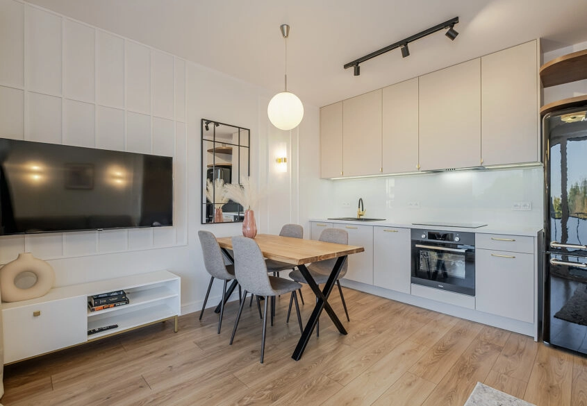 2 pokojowe mieszkanie, miejsce zewnętrzne +komórka