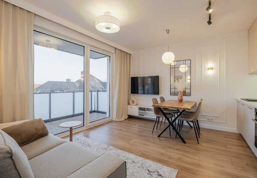 2 pokojowe mieszkanie, miejsce zewnętrzne +komórka