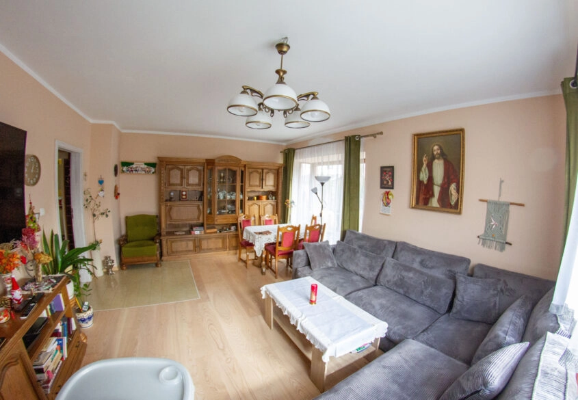 Sprzedam dom w wolnostojący dla dużej rodziny