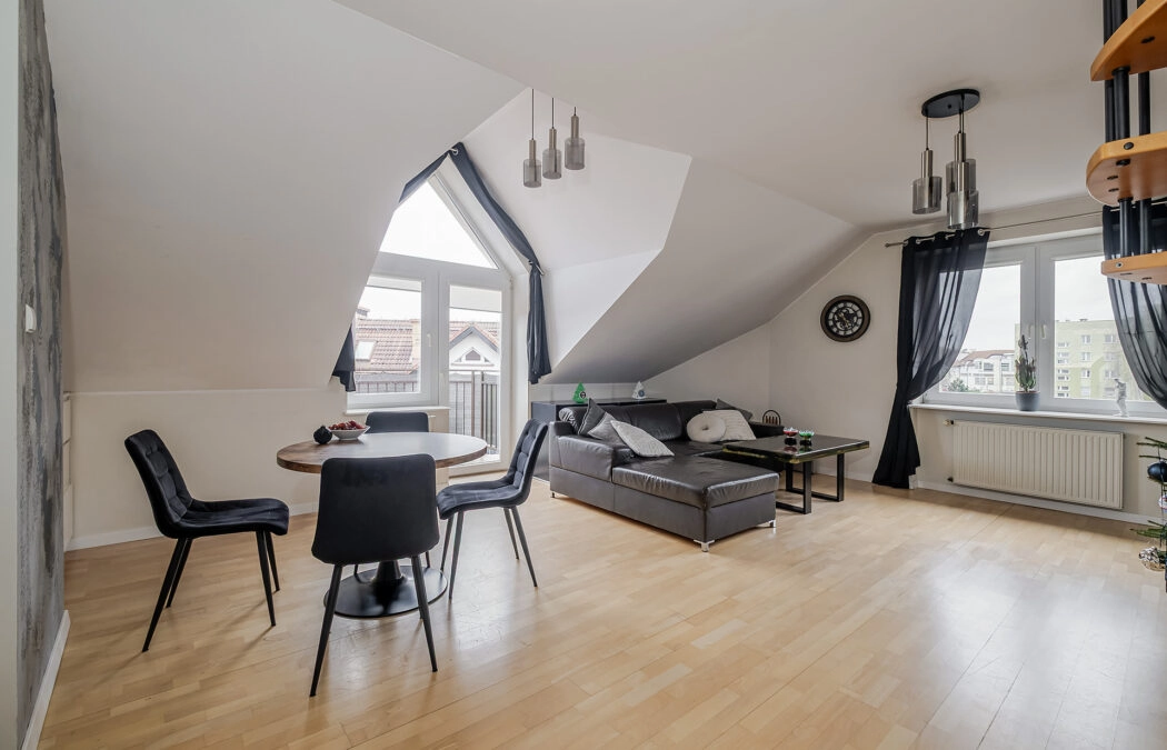 4pok. apartament z kominkiem i 2 łazienkami