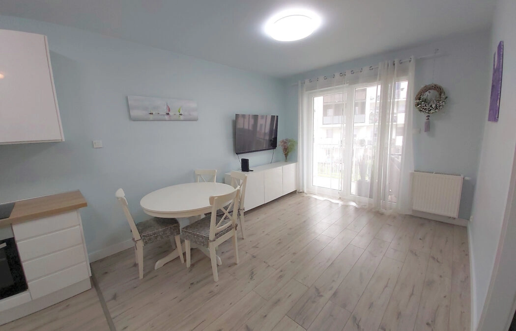 2 pokoje z miejscem w hali i piwnicą