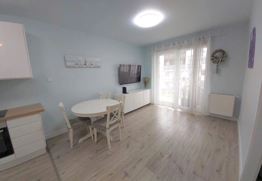 2 pokoje z miejscem w hali i piwnicą