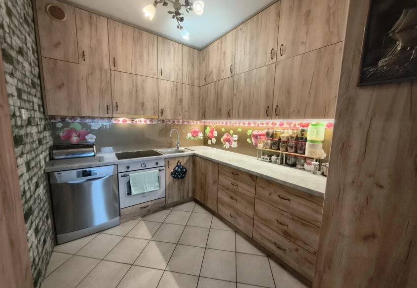 Mieszkanie 3 pokoje, parter, balkon, hala garażowa