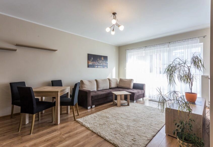 Stan idealny -  z miejscem w hali garażowej