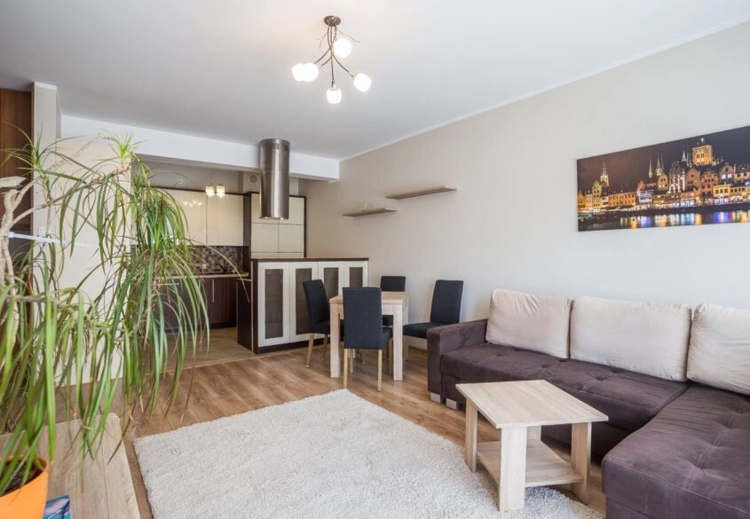 Stan idealny -  z miejscem w hali garażowej