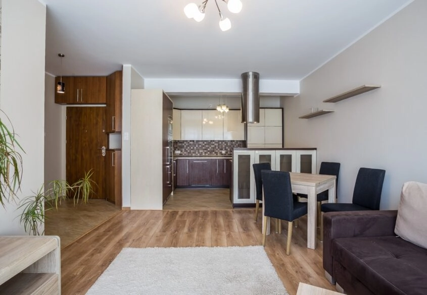 Stan idealny -  z miejscem w hali garażowej