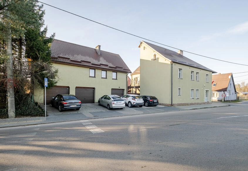 Dom z działającą przychodnią rodzinną NFZ