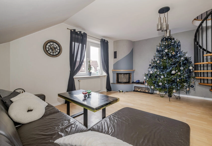 4pok. apartament z kominkiem i 2 łazienkami