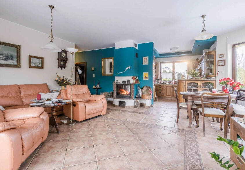 DOM WOLNOSTOJĄCY W MOSTACH