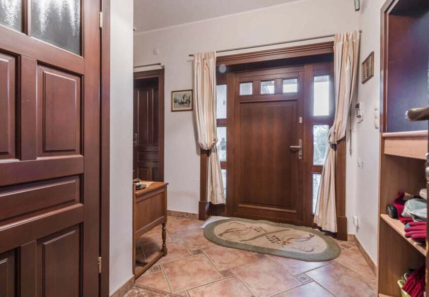 DOM WOLNOSTOJĄCY W MOSTACH