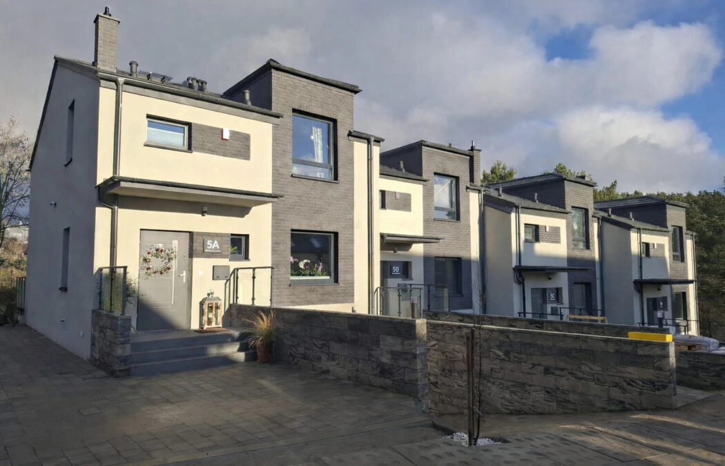 Skrajny szereg w Straszynie, spokojne otoczenie