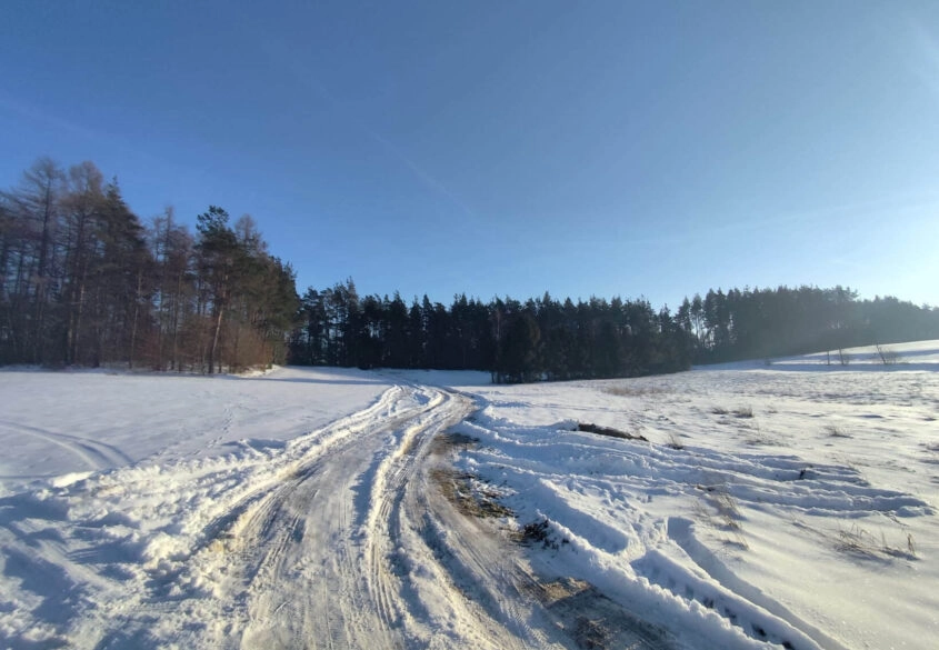 Działka z linią brzegową jeziora Raduńskiego