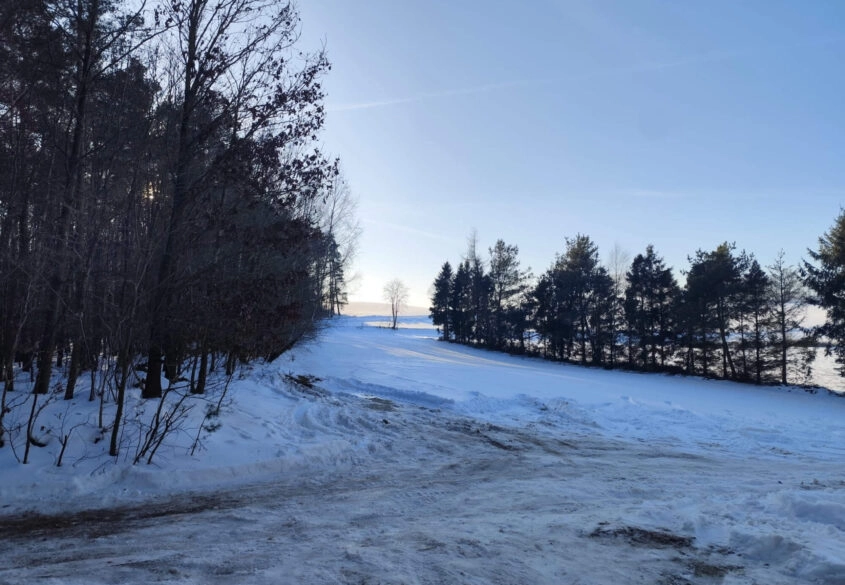 Działka z linią brzegową jeziora Raduńskiego