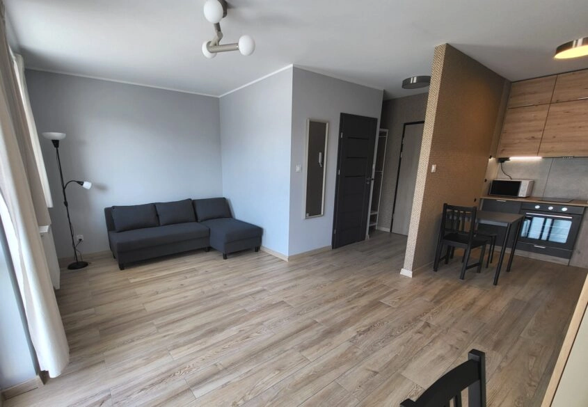 1 pok. wyposażone z miejscem parkingowym