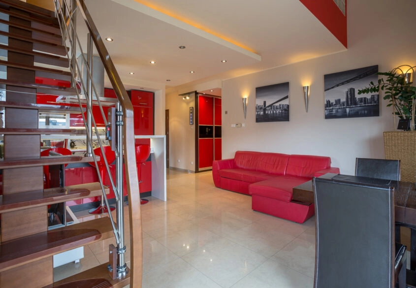 Dwupoziomowe, 4 pokojowe mieszkanie z tarasem