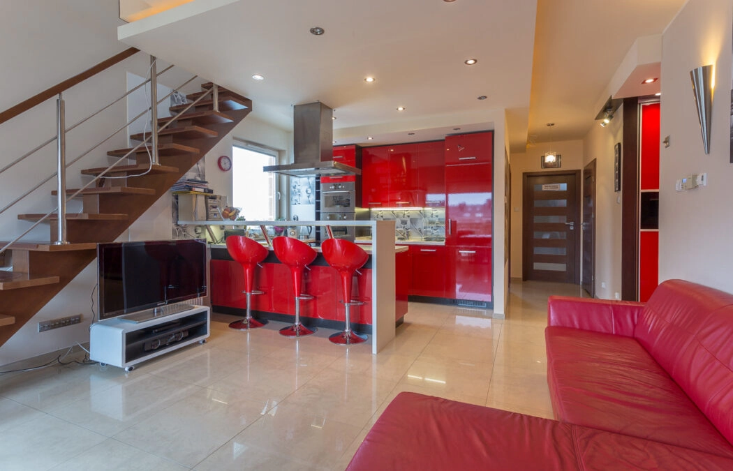 Dwupoziomowe, 4 pokojowe mieszkanie z tarasem