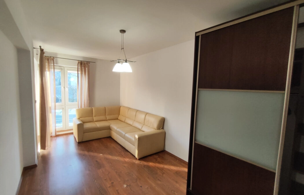 REDŁOWO 2 POKOJE, DUŻY BALKON, BLISKO SKM