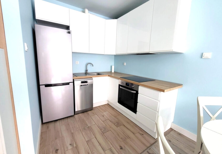 2 pokoje z miejscem w hali i piwnicą