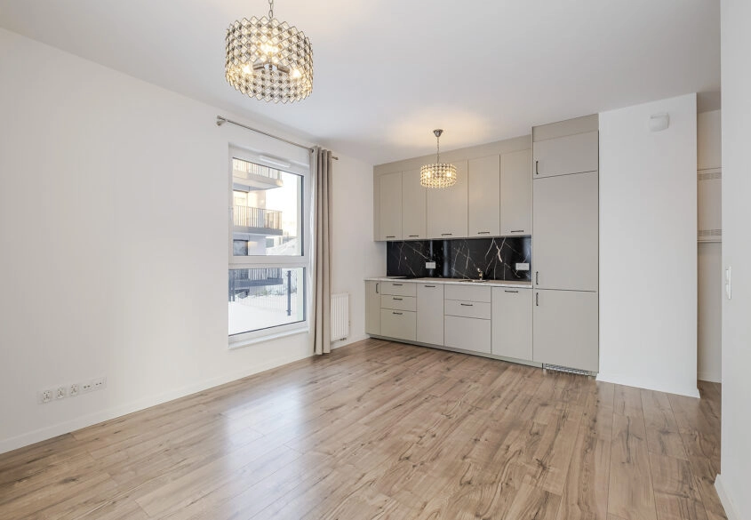 Kawalerka z ogrodem, miejscem post. i komórką!