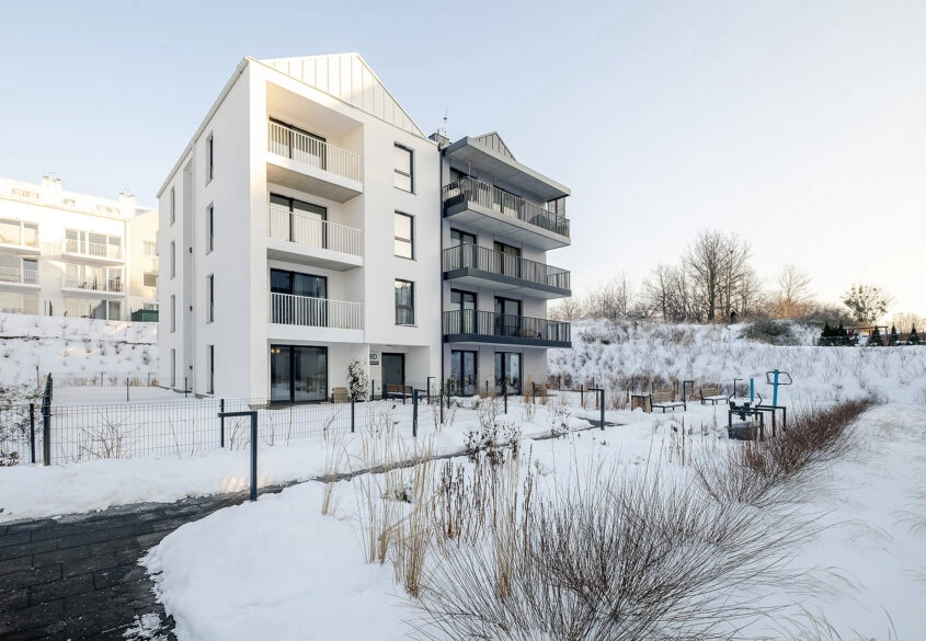 Kawalerka z ogrodem, miejscem post. i komórką!