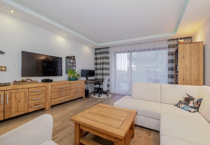 ALTORIA 3 pokoje wysoki standard + hala