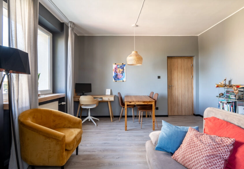 2 pokoje z piwnicą zaledwie 2,7 km od plaży!