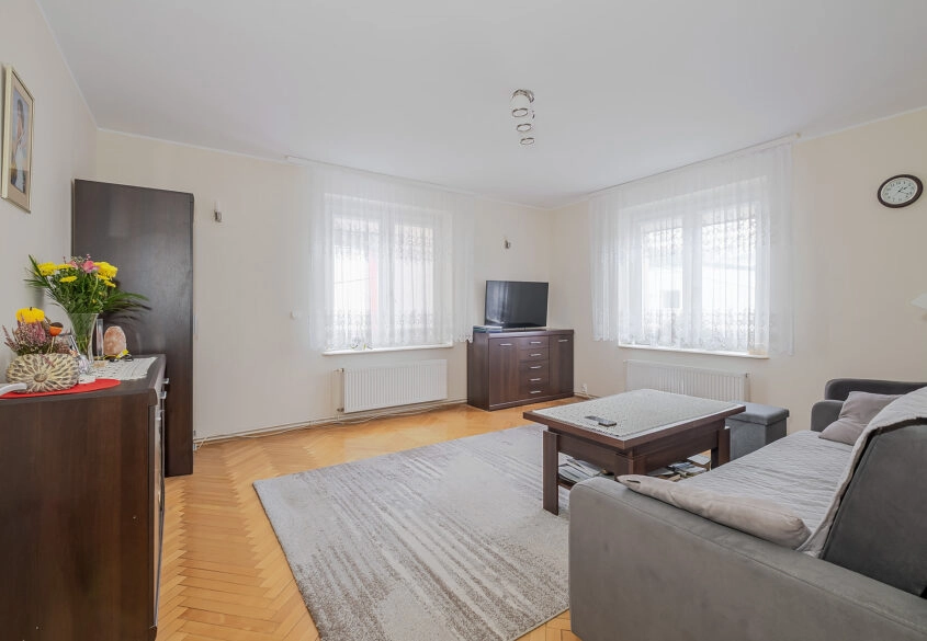 Sprzedam dom wolnostojący z dużym ogrodem