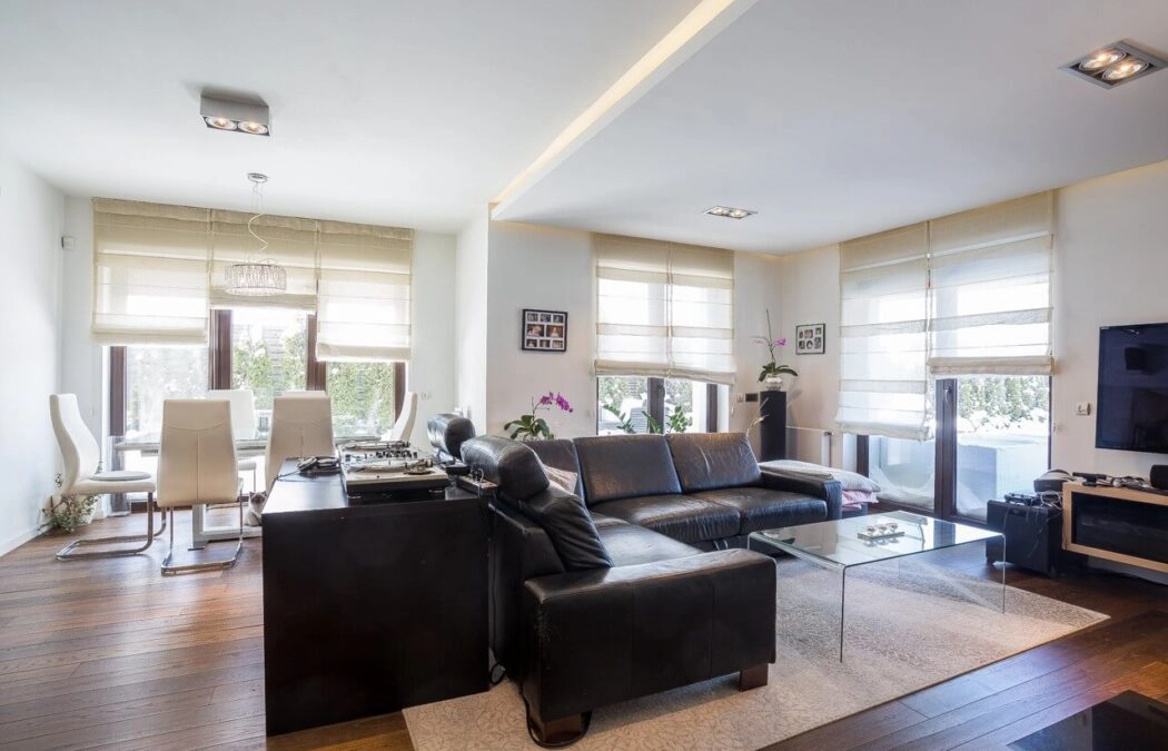 Wygodny, duży, możliwość prowadzenia działalności