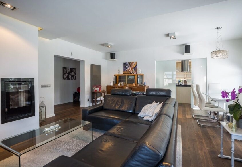 Wygodny, duży, możliwość prowadzenia działalności