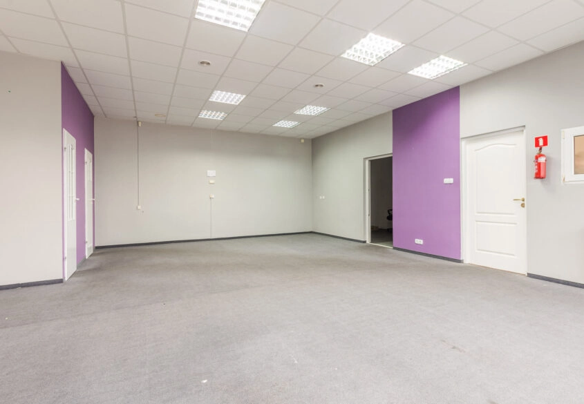 Biuro na wynajem Reda w ogrodzonym kompleksie