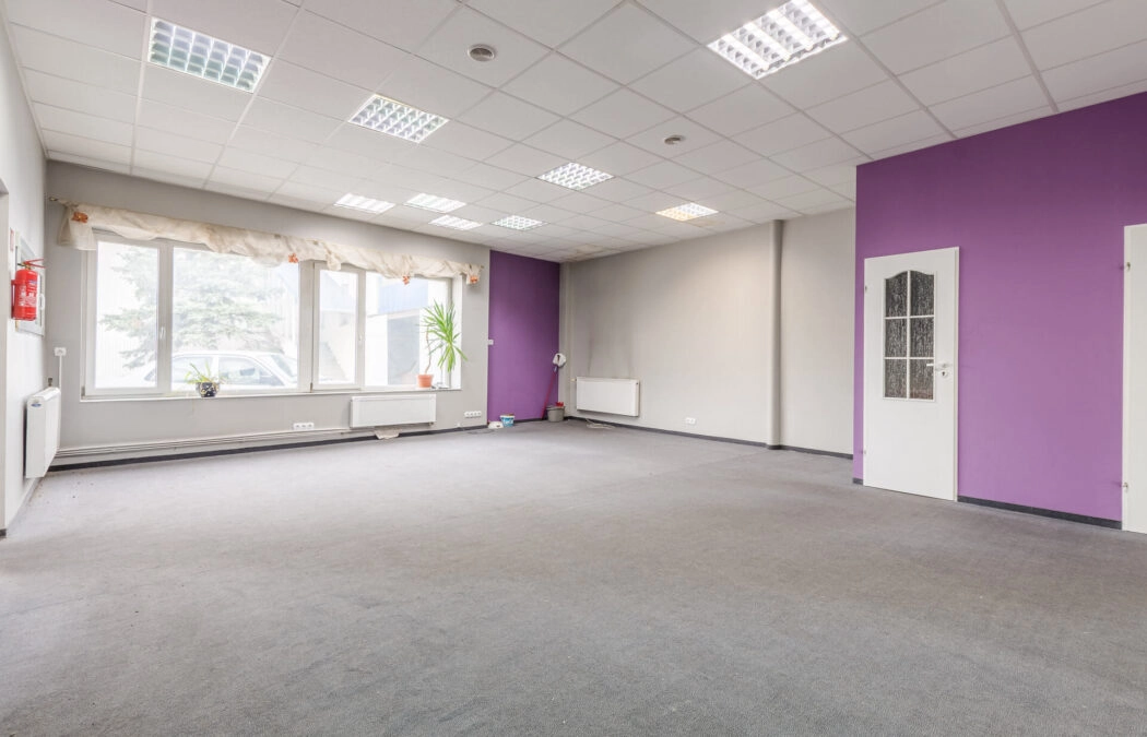 Biuro na wynajem Reda w ogrodzonym kompleksie