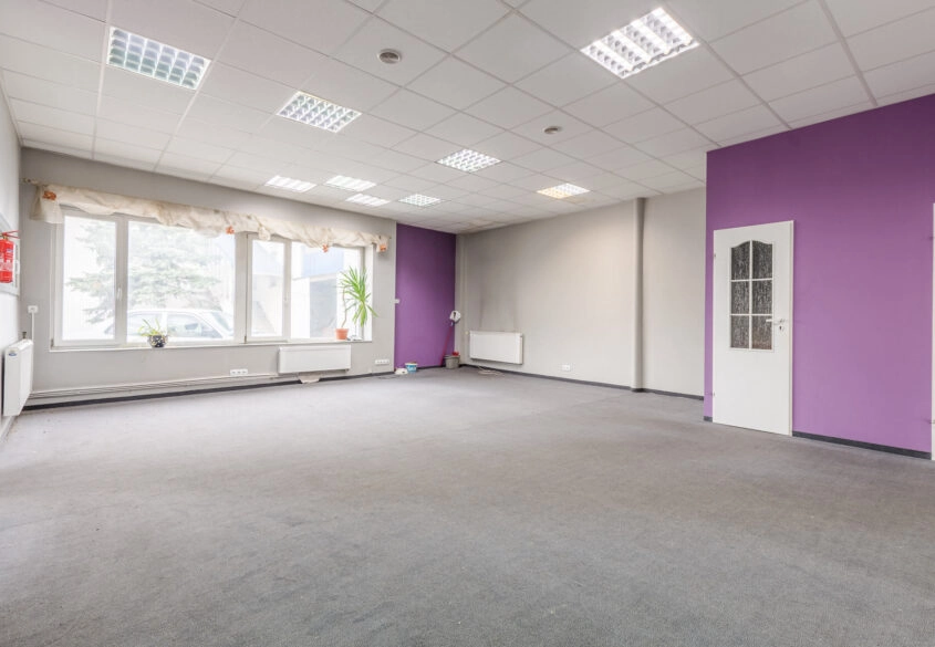 Biuro na wynajem Reda w ogrodzonym kompleksie