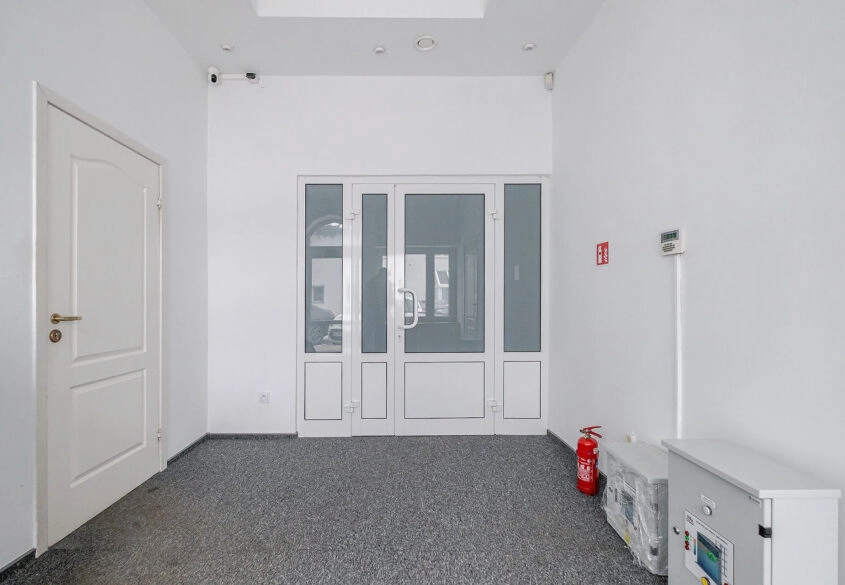 Biuro na wynajem Reda w ogrodzonym kompleksie