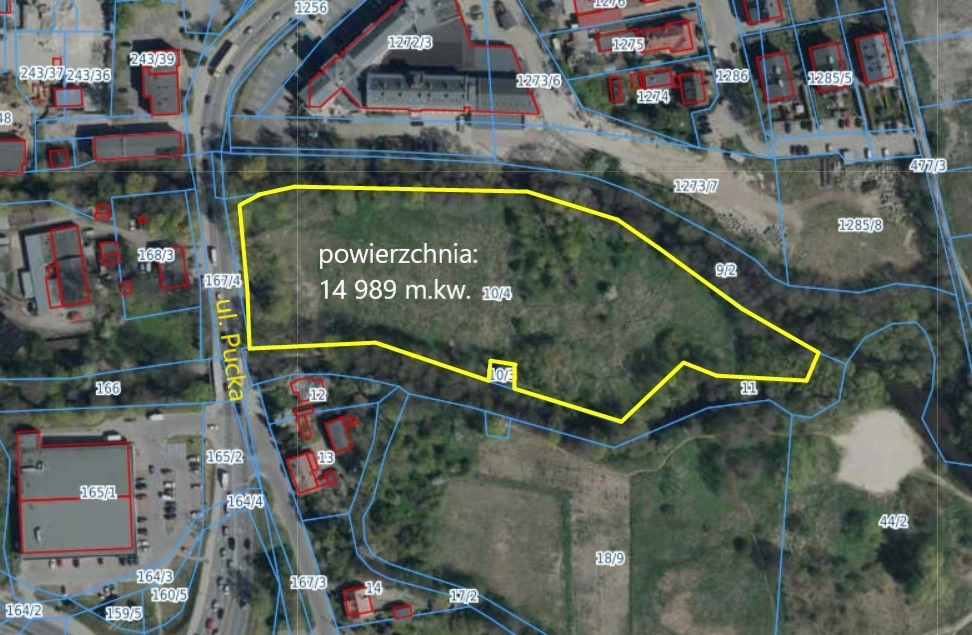 Działka otoczona rzeką w centrum Redy.