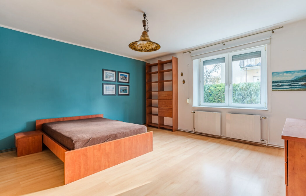 Wykończone 2 pokoje, z garażem i ogrodem