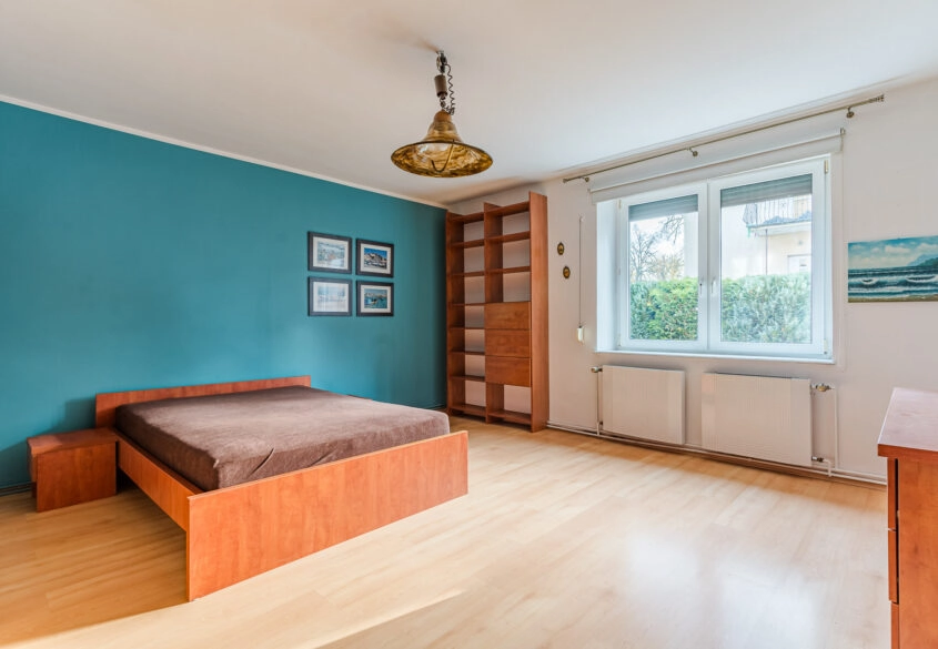 Wykończone 2 pokoje, z garażem i ogrodem