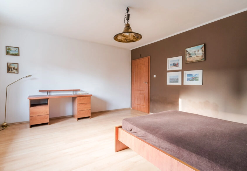 Wykończone 2 pokoje, z garażem i ogrodem