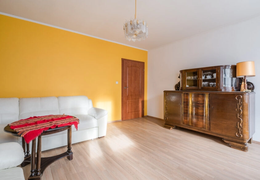 Wykończone 2 pokoje, z garażem i ogrodem