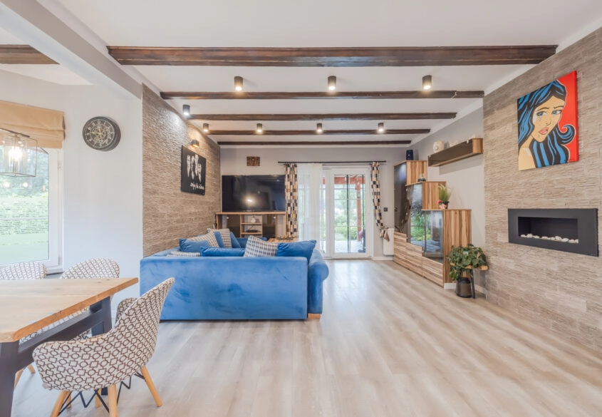 DOM, WŁASNY KAWAŁEK LASU I STAW